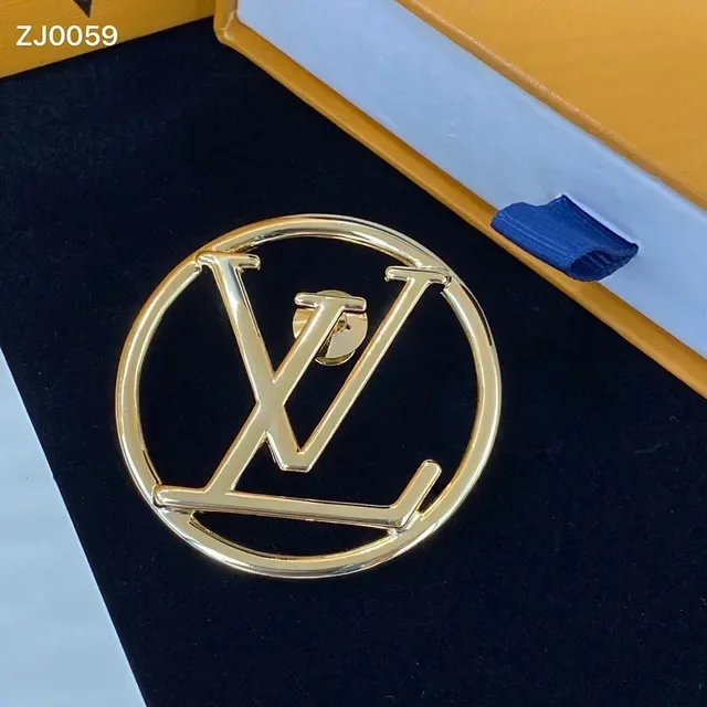 Louis Vuitton Monogram Broche Circulaire en Or Métal Poli 7