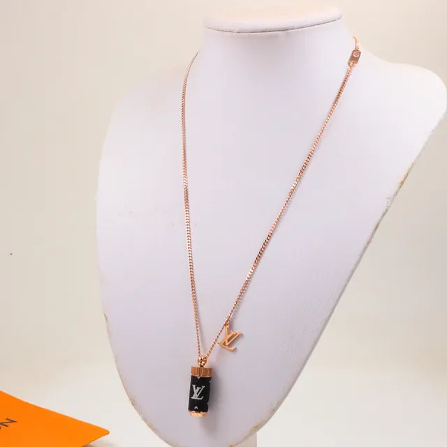 Louis Vuitton Monogram collier pendentif cylindrique 2