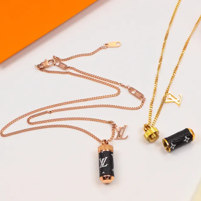 Louis Vuitton Monogram collier pendentif cylindrique 3