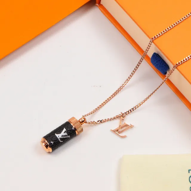 Louis Vuitton Monogram collier pendentif cylindrique 6