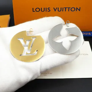 أقراط Louis Vuitton بتصميم القرص المونोغرام والنمط الزهري