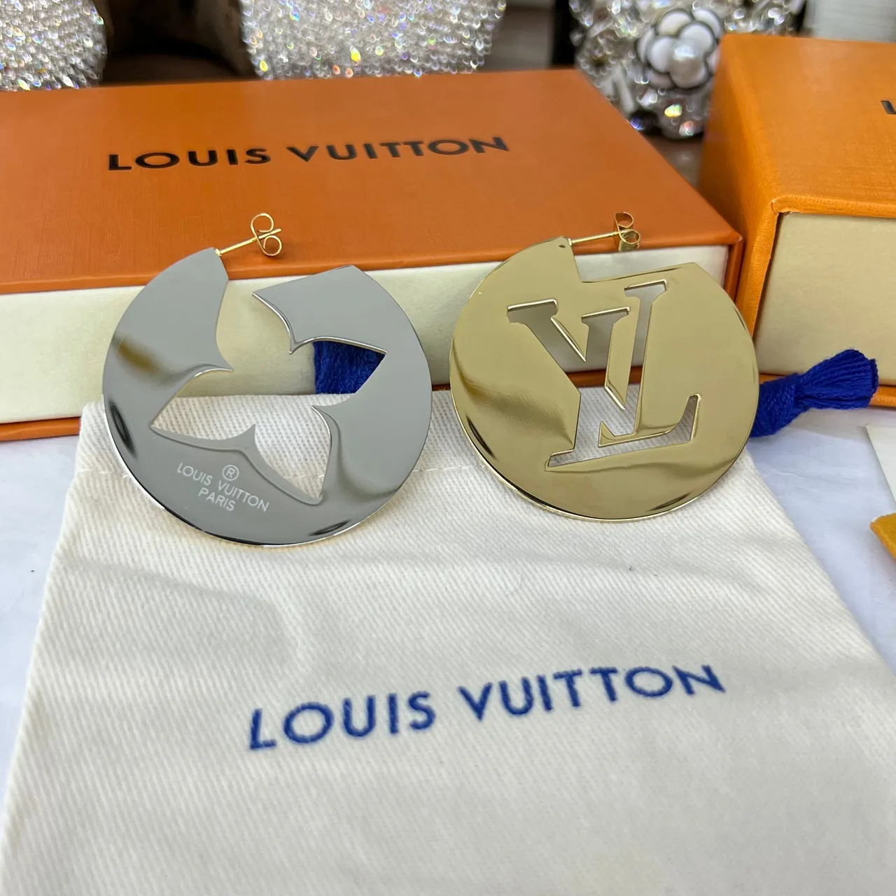 Louis Vuitton Brincos com Disco Monograma e Motivo de Flor 3