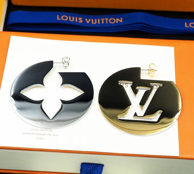 Louis Vuitton Brincos com Disco Monograma e Motivo de Flor 4