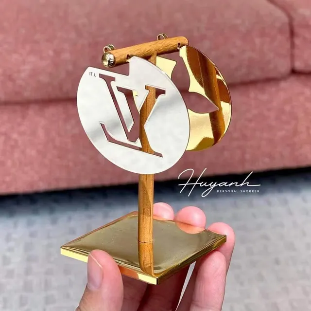 Louis Vuitton Brincos com Disco Monograma e Motivo de Flor 8