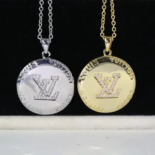 Colar Louis Vuitton Monogram Disc Prata e Dourado Circular Pingente Pavé-Set