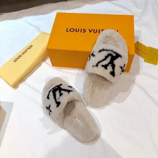 Louis Vuitton मोनोग्राम-एम्ब्रॉइडेड फ्लफी स्लिपर्स