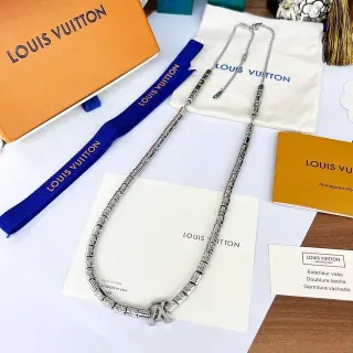 Louis Vuitton Monogram Corrente de Elos Gravada Colar