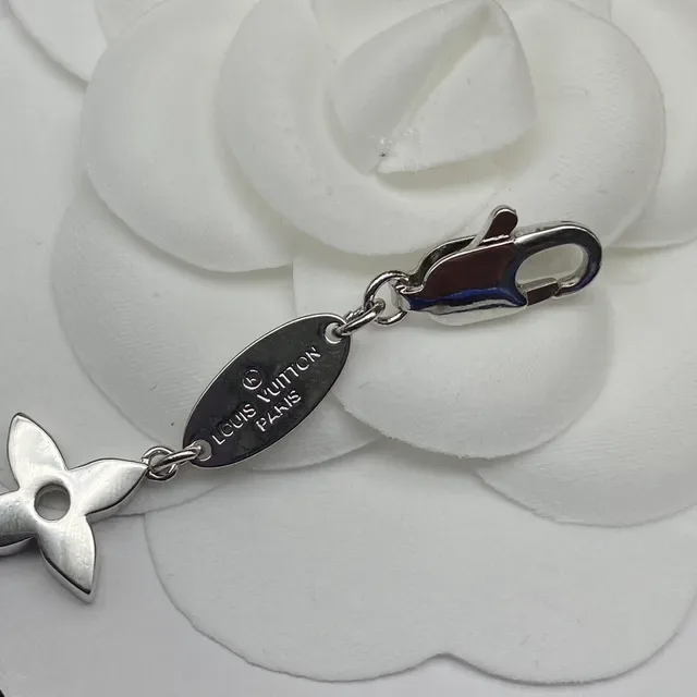 Louis Vuitton Monogram Flower Charm pulseira de cristal tom prata 2