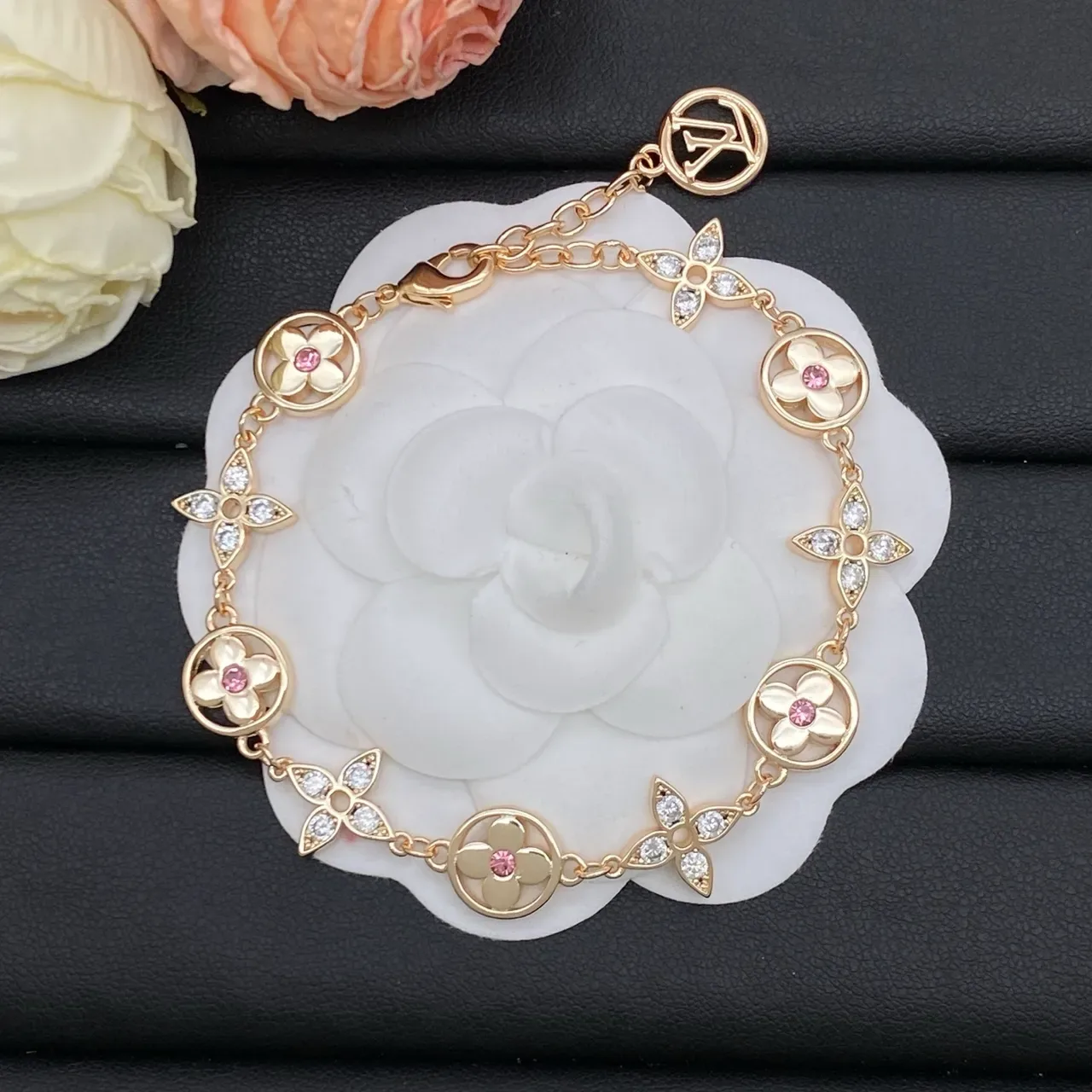 Louis Vuitton Monogram Flowers Floral-Link esmalte y gemas pulseras 4