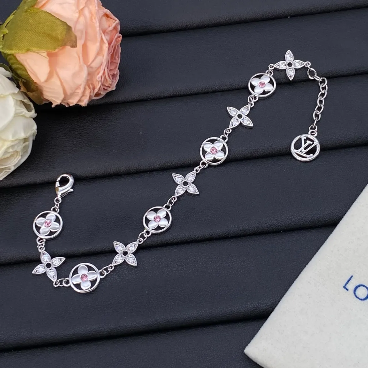 Louis Vuitton Monogram Flowers Floral-Link esmalte y gemas pulseras 5