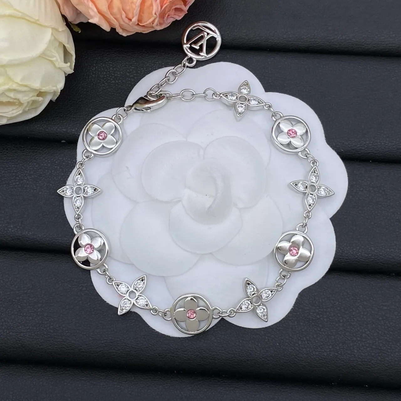 Louis Vuitton Monogram Flowers Floral-Link esmalte y gemas pulseras 6