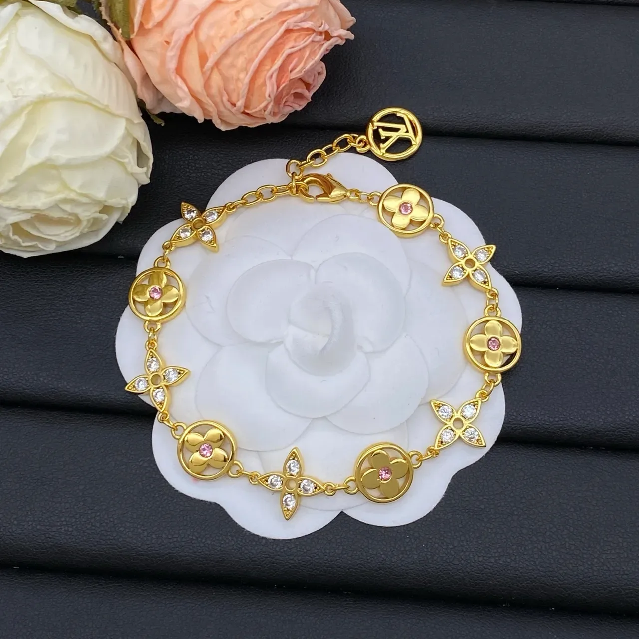 Louis Vuitton Monogram Flowers Floral-Link esmalte y gemas pulseras 8