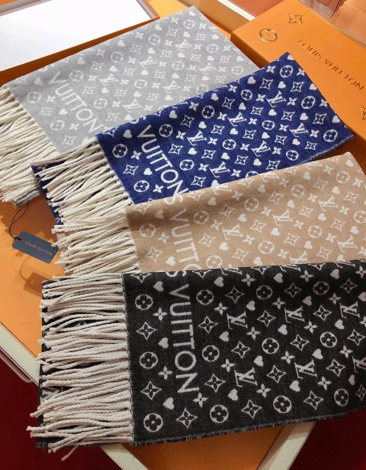 Louis Vuitton Monogram Print Reversible Cashmere 围巾 4