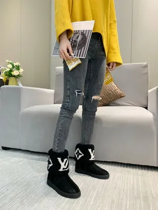 Botines Louis Vuitton Monogram noir et blanc avec manchette brodée 4
