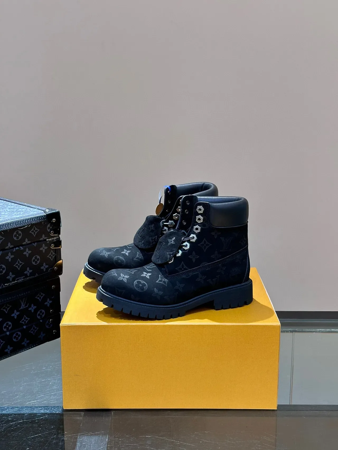 Botas de Trabajo Louis Vuitton Monogram Suede 7