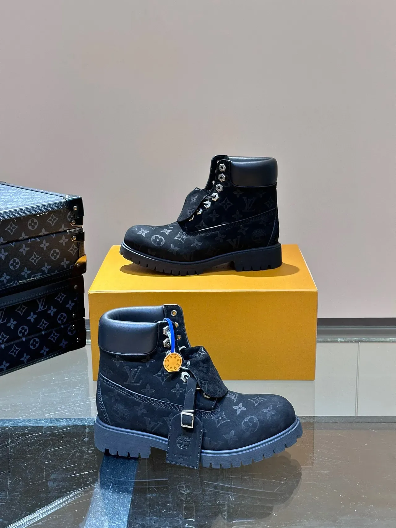 Botas de Trabajo Louis Vuitton Monogram Suede 8