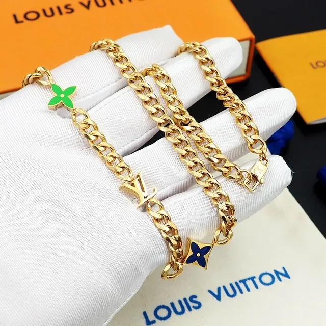 Collar Cadena de Oro Charm Esmalte Monogram World Tour Louis Vuitton 3