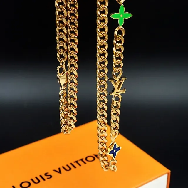 Collar Cadena de Oro Charm Esmalte Monogram World Tour Louis Vuitton 4