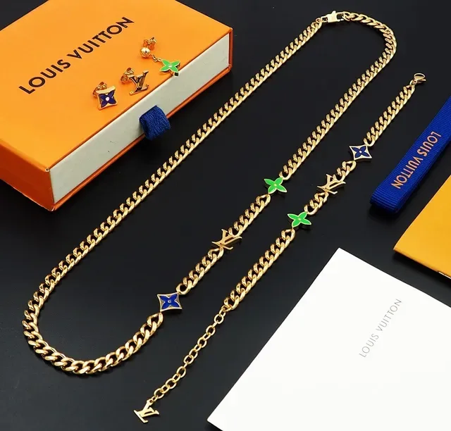 Collar Cadena de Oro Charm Esmalte Monogram World Tour Louis Vuitton 5