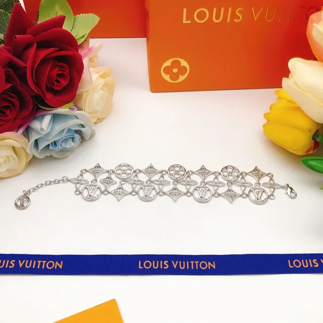Louis Vuitton Monogram World Tour ओपनवर्क सिल्वर-टोन ब्रेसलेट 3