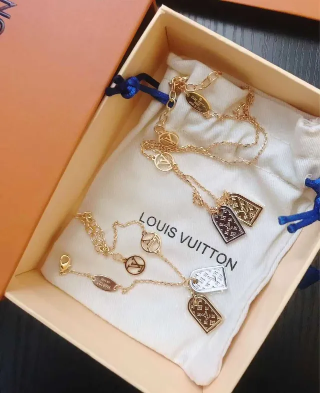 Louis Vuitton Multi-Charm Chain Bracelet سوار ذهبي شفاف 2