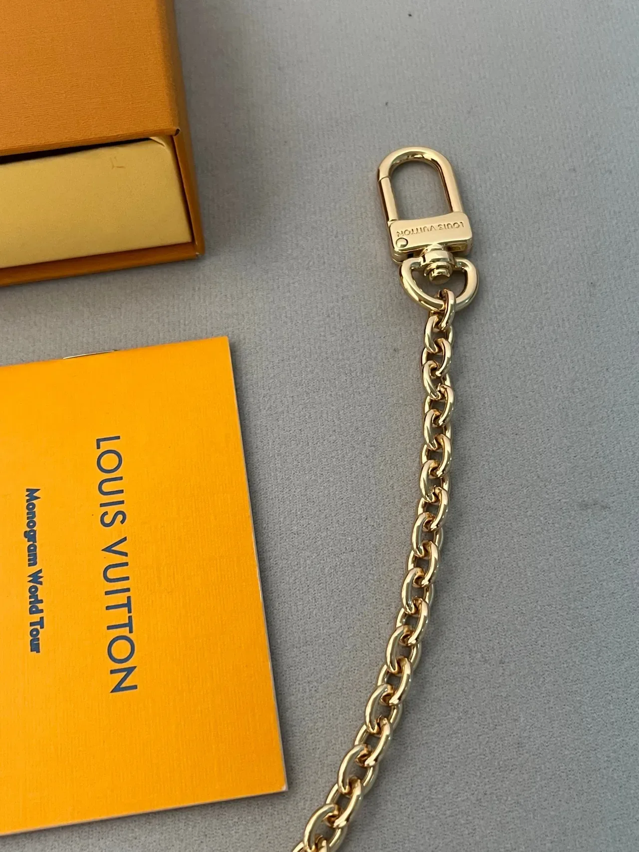 Pulsera Louis Vuitton Cadena Multi-Charm con eslabones de oro y plata y ensamblaje de colgante 2