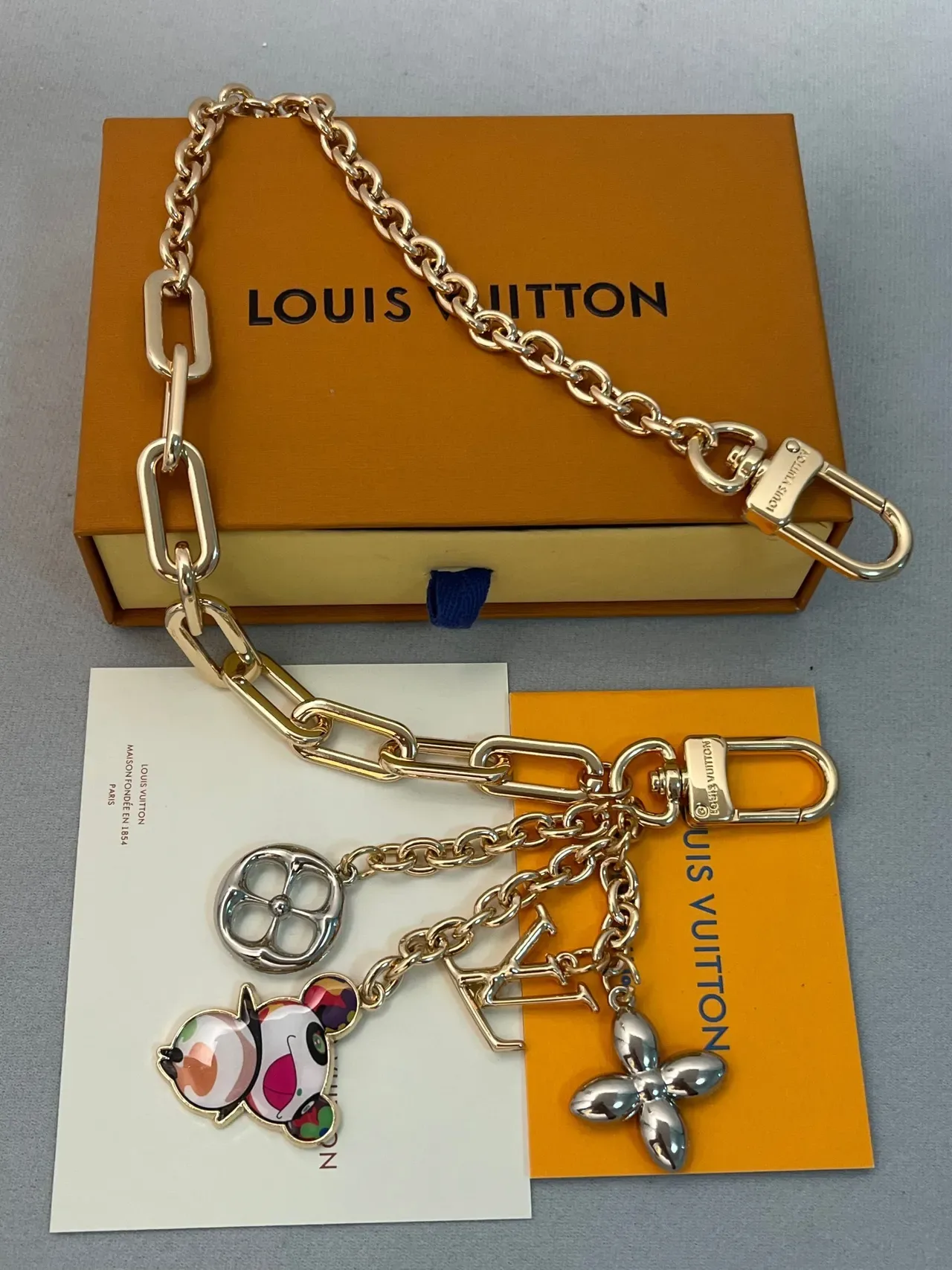 Pulsera Louis Vuitton Cadena Multi-Charm con eslabones de oro y plata y ensamblaje de colgante 4