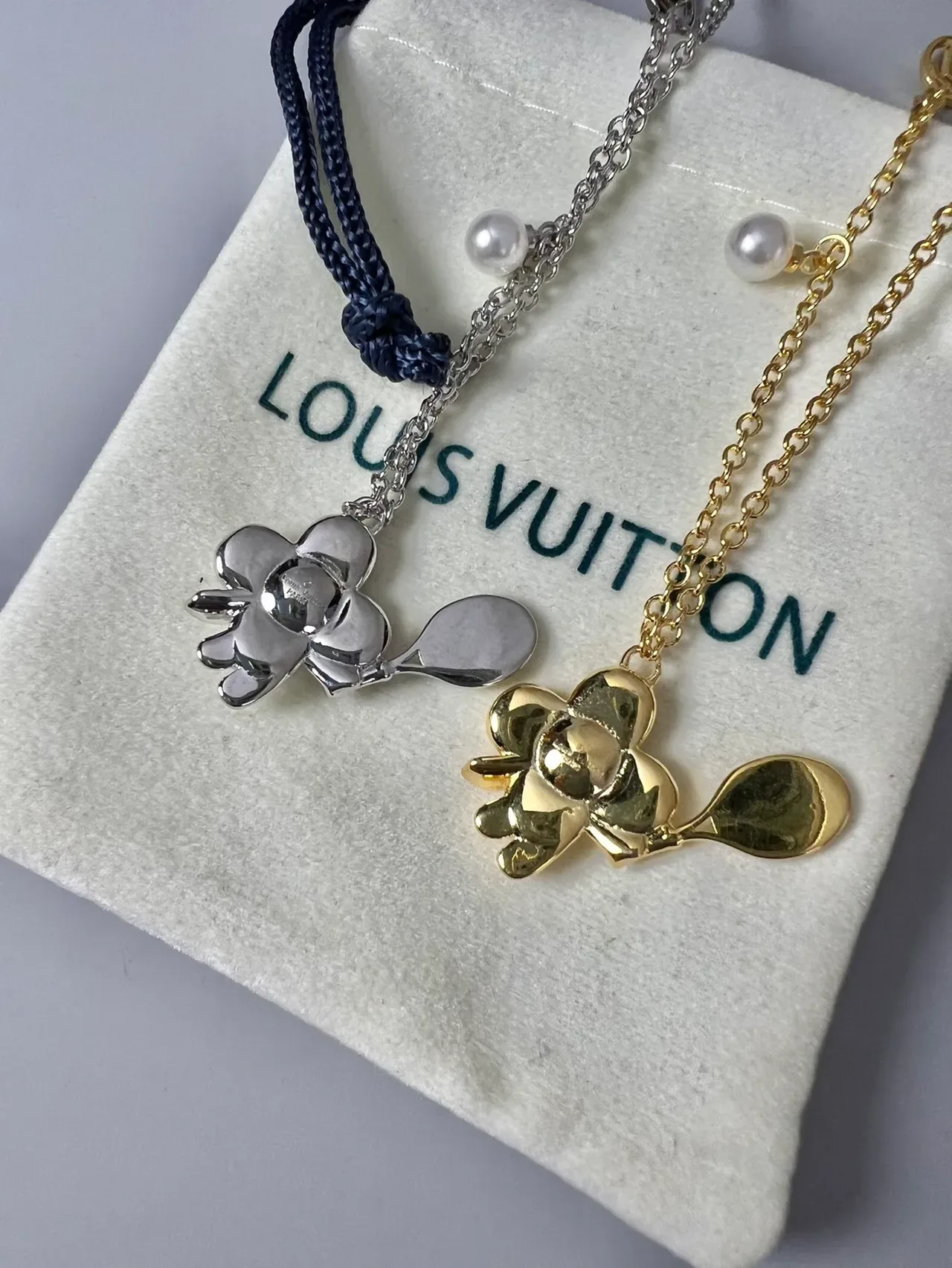 Louis Vuitton Multi-Charm Gold-Tone Pearl Necklace 3