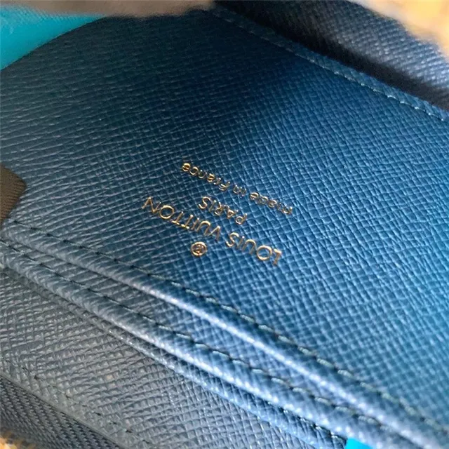 Cartera corta Louis Vuitton de cuero texturizado multicolor con cierre 10