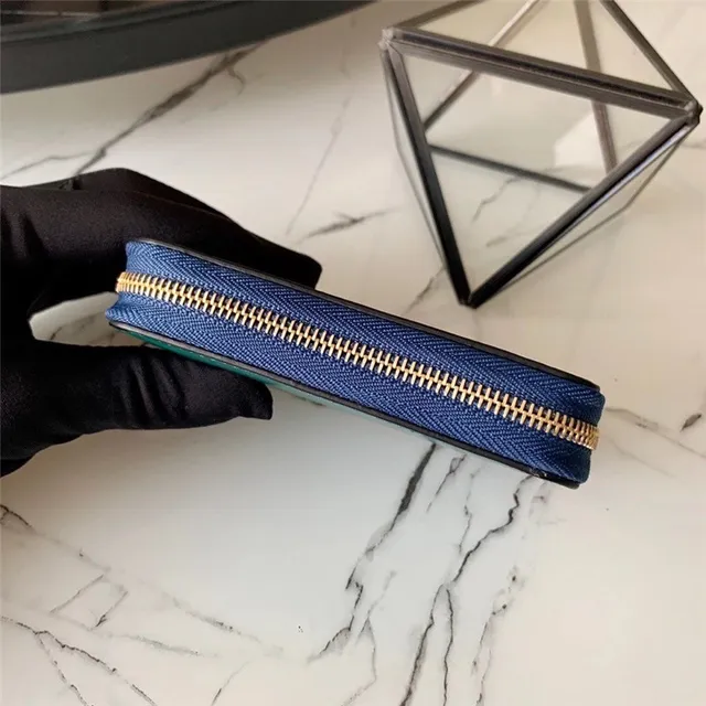 Cartera corta Louis Vuitton de cuero texturizado multicolor con cierre 12