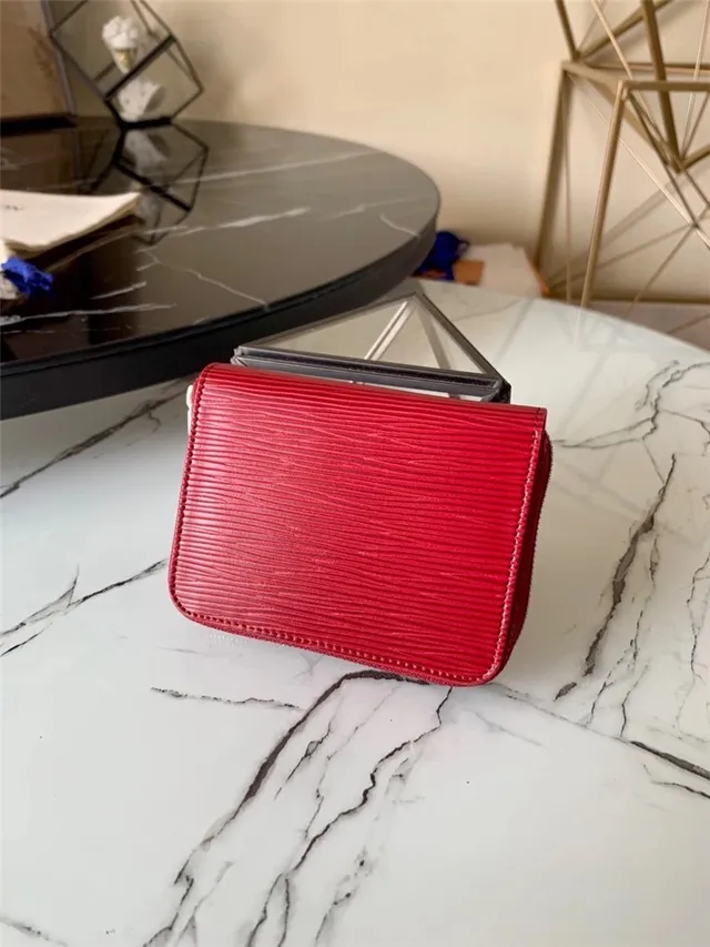 Cartera corta Louis Vuitton de cuero texturizado multicolor con cierre 23