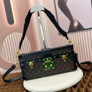 路易威登 Petite Malle Monogram Canvas 黑色滚边 绿色锁扣 手提袋