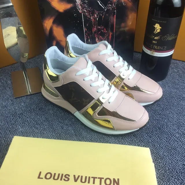 Louis Vuitton Monograma Rosa y Zapatillas Lifestyle de Oro 2