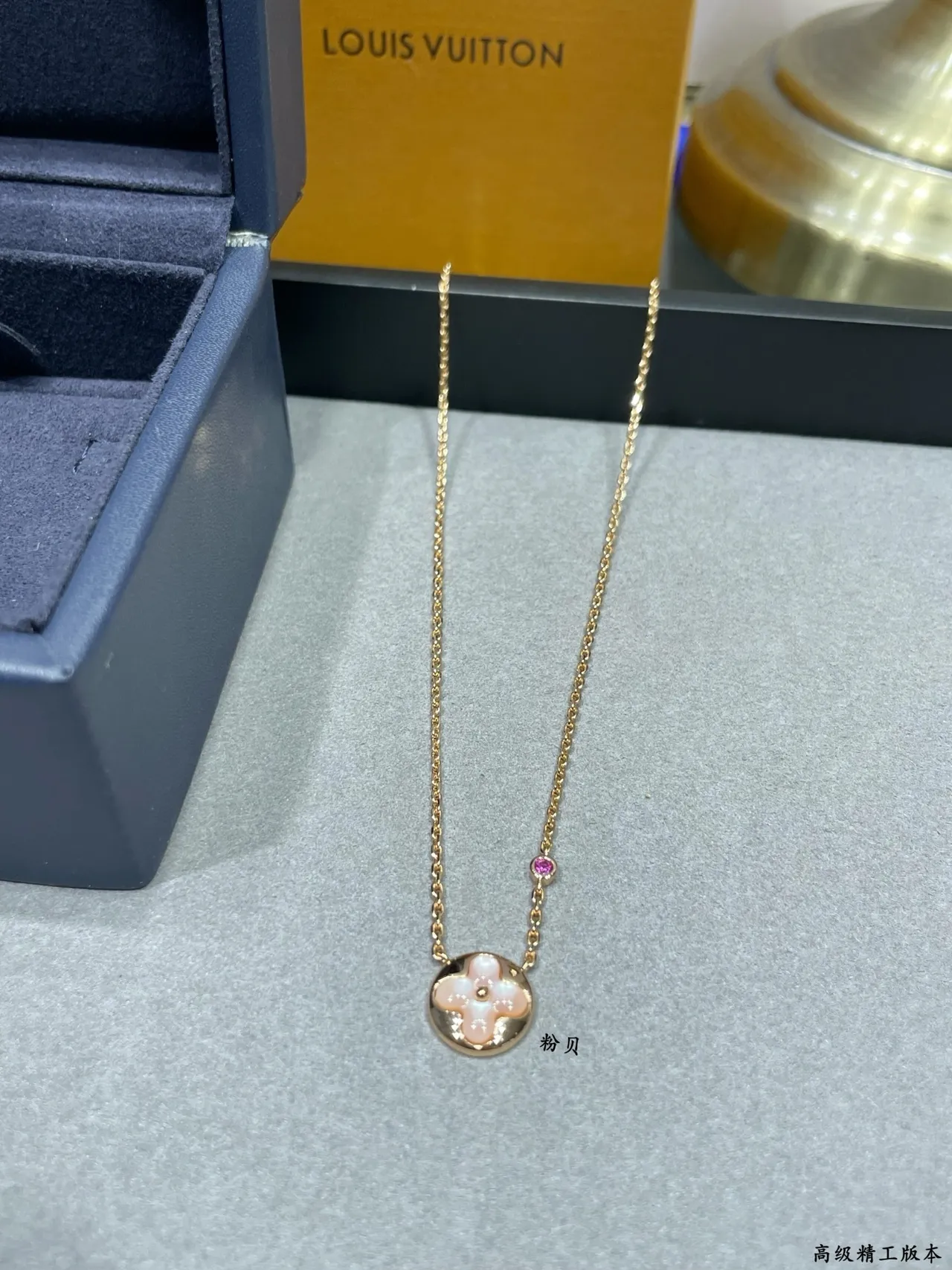 Louis Vuitton Quatre Feuilles गुलाबी सोना चेन माताजी मोती Quatrefoil पेंडेंट हार 4