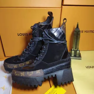 Louis Vuitton Run Away काला मोनोग्राम स्ट्राइप क्रॉक लेदर सुड एन्कल बूट