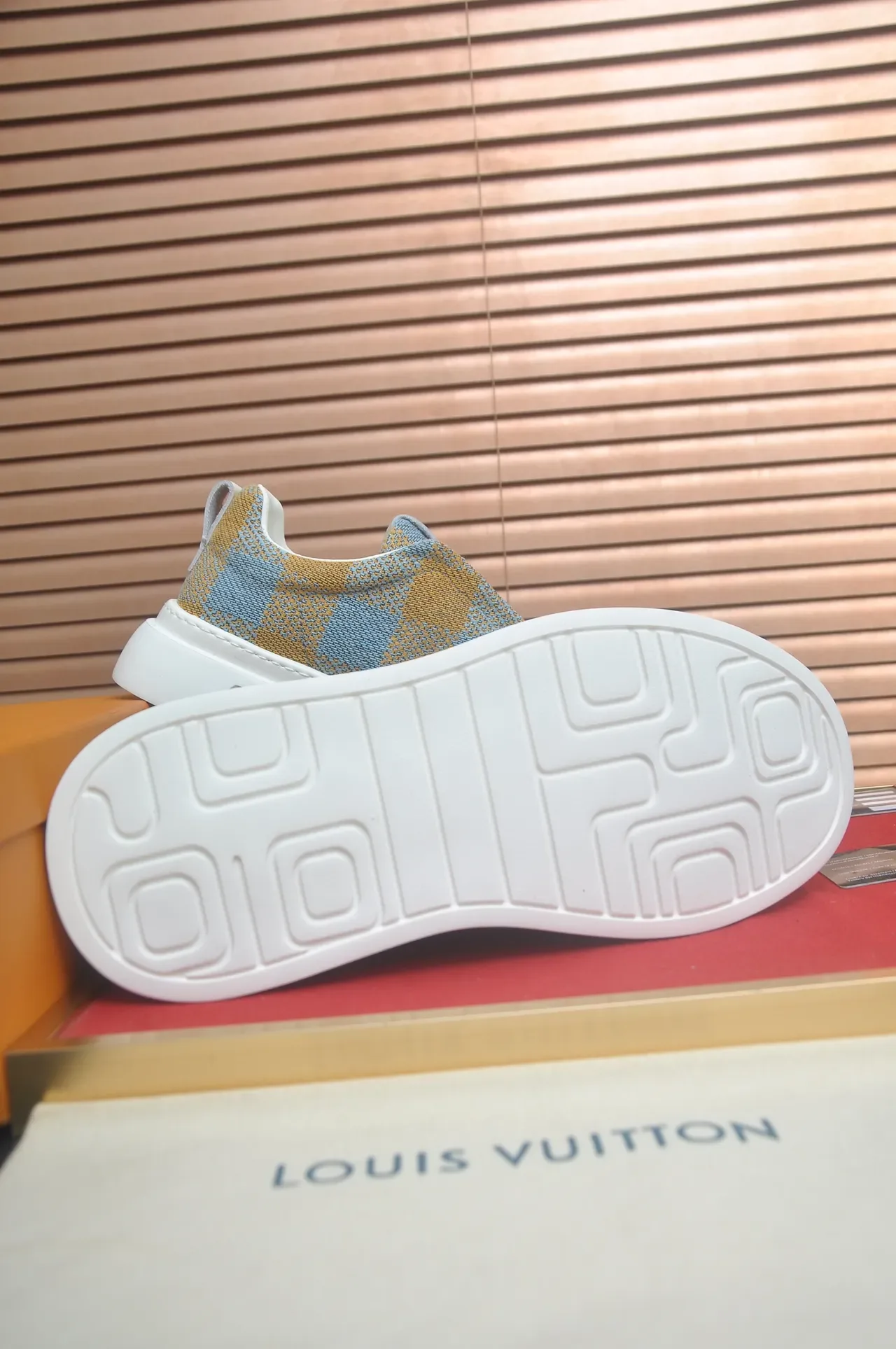Louis Vuitton Run Away Check नीला भूरा Slip-On Lifestyle Sneakers 3