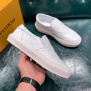 Louis Vuitton Run Away Monogram 白色一脚蹬生活方式运动鞋