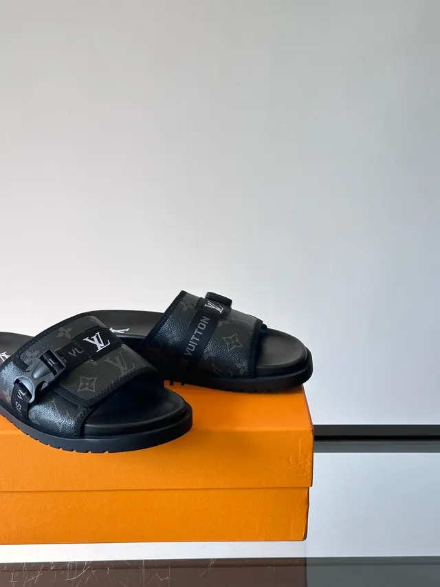 Louis Vuitton Run Away Slide Sandales noires Monogram Canvas 3