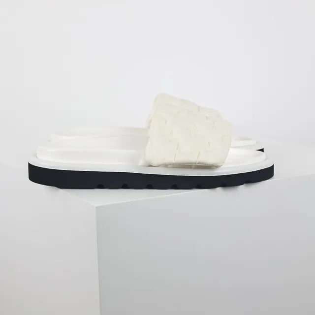 Louis Vuitton Run Away Slide Off-White et pantoufles noires 3