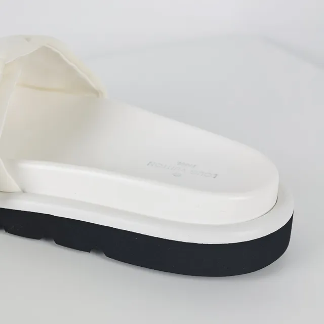 Louis Vuitton Run Away Slide Off-White et pantoufles noires 4