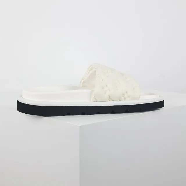 Louis Vuitton Run Away Slide Off-White et pantoufles noires 7