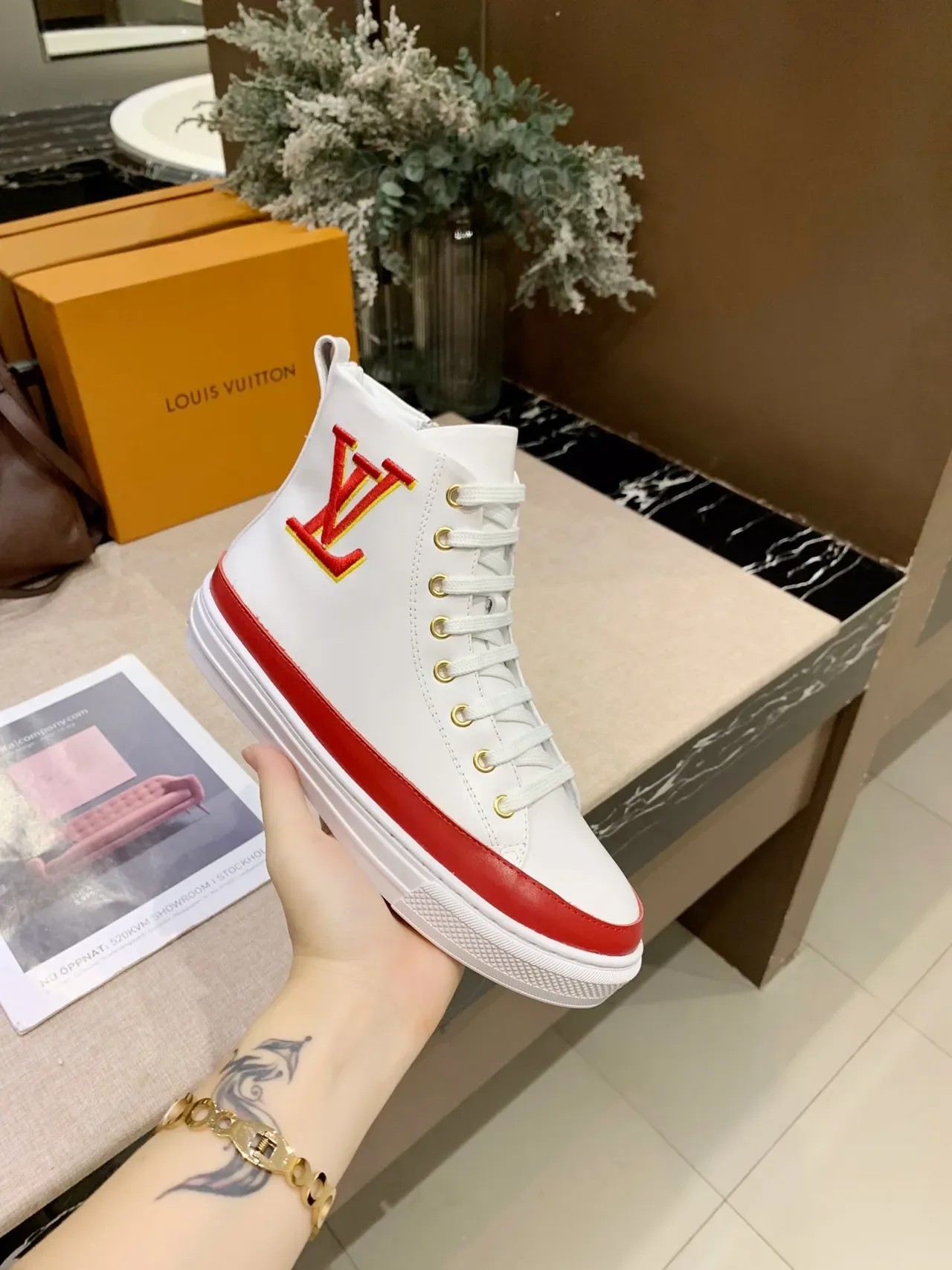 Louis Vuitton Run Away 白和红 高帮生活方式运动鞋 2