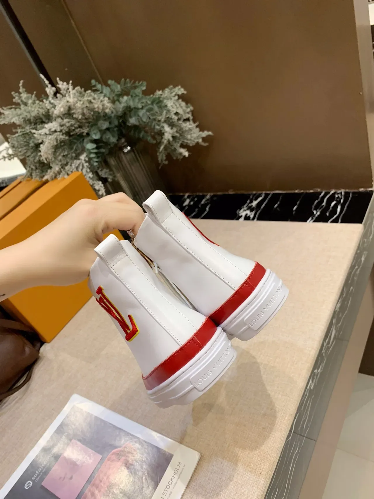 Louis Vuitton Run Away 白和红 高帮生活方式运动鞋 3