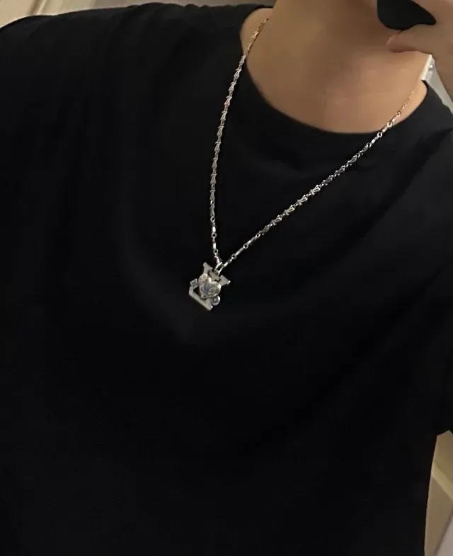 Louis Vuitton Silver Blue Chain Enamel-Accented Pendant Necklace 5