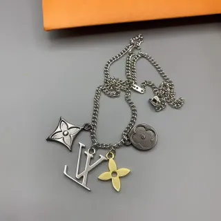 Colar Louis Vuitton Prata Dourado Multi-Charm Metálico