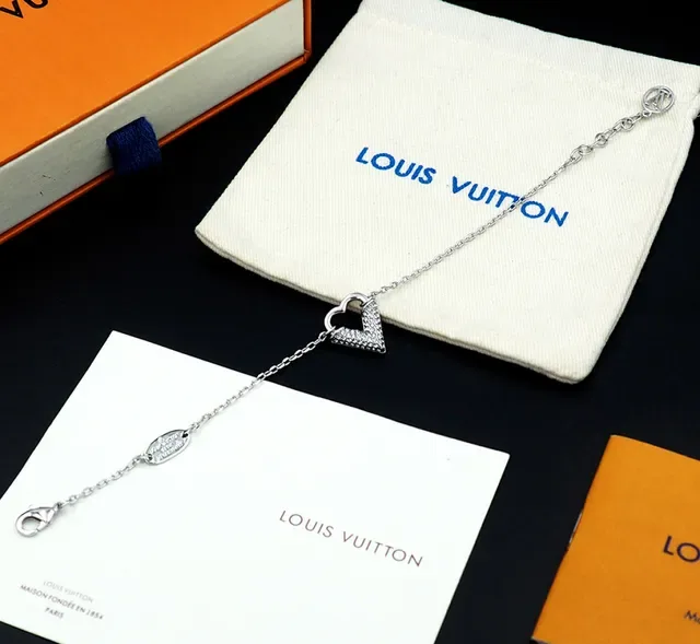 Louis Vuitton Silver Transparent Chain Crystal-Paved Heart Pendant Bracelet 9