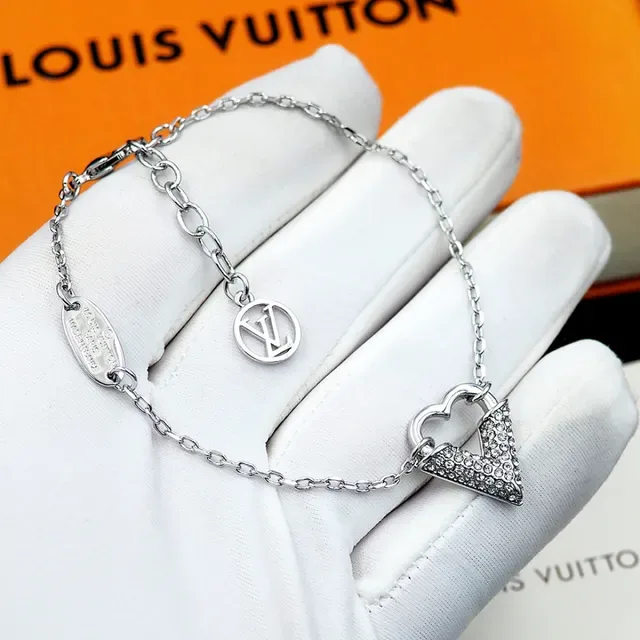 Louis Vuitton Silver Transparent Chain Crystal-Paved Heart Pendant Bracelet 13