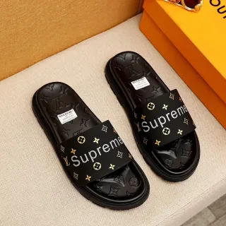 路易威登 Supreme 联名拖鞋 黑色金色 压印花纹鞋底 宽阔品牌鞋带拖鞋