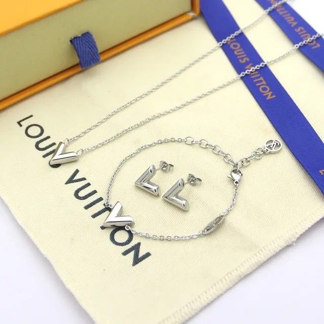 Louis Vuitton V-Pendant Gold Silver Fine Link Chain Necklace 4