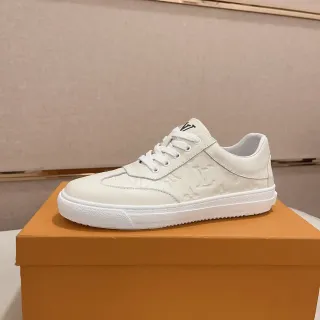 Louis Vuitton Zapatillas Lifestyle de Cuero con Monograma Embossed Blanco Low-Top
